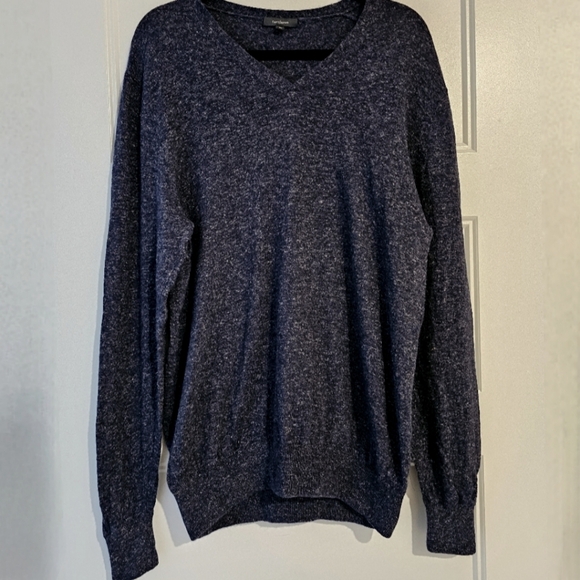 V-Neck Sweater in Blue and White with Knit Texture - Picture 6 of 6